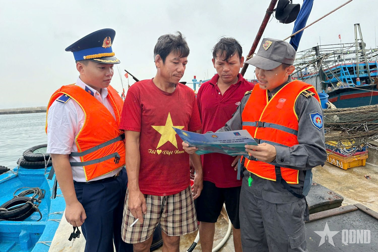 Chi đội Kiểm ngư số 4 tích cực tuyên truyền phòng, chống khai thác IUU